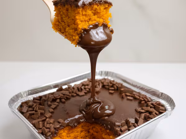 Bolo Caseiro de Cenoura com Brigadeiro